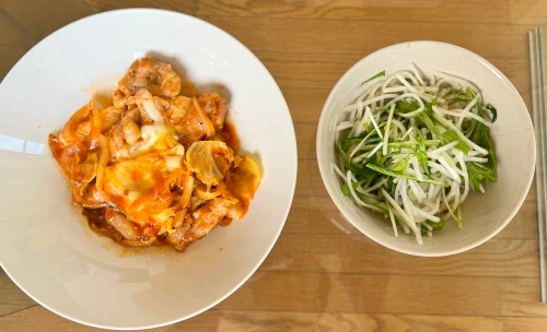 鶏肉とキャベツのトマトチーズ煮&柚子こしょう香るハリハリサラダ